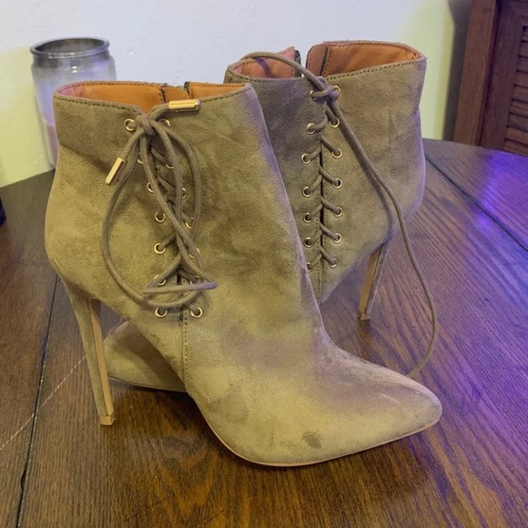 Heels - Picture 1 of 4